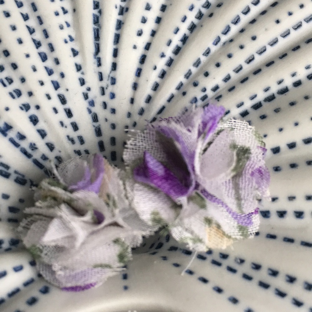 ๐ Poofy Flower Fabric Earrings - Picture 5 of 5